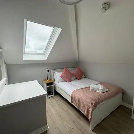 Modern And Spacious Apt5 Sleeps 6 Free Parking Apartment Galway