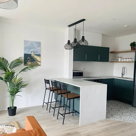 Modern And Spacious Apt5 Sleeps 6 Free Parking Apartment