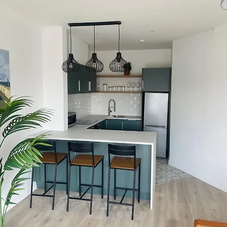 Apartment Modern And Spacious Apt5 Sleeps 6 Free Parking *