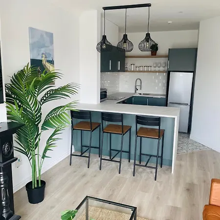 Modern And Spacious Apt5 Sleeps 6 Free Parking *